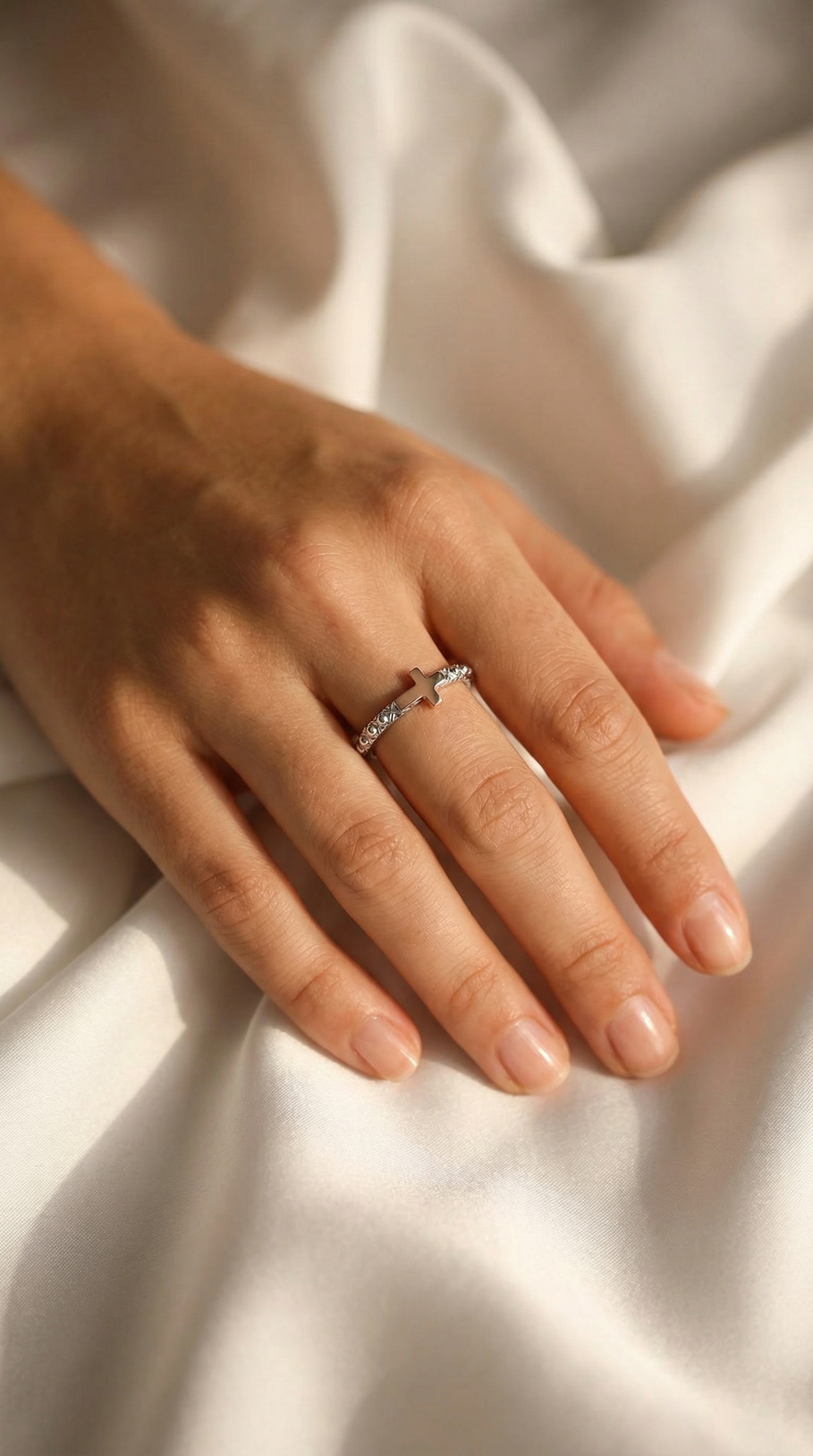 Каблучка-оберіг Вервичка на руці